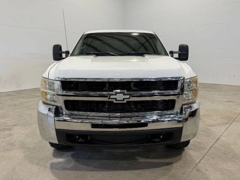 Used 2010 Chevrolet Silverado 2500 LT AWD/4WD image 3