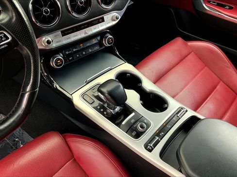 Used 2019 Kia Stinger GT2 image 16