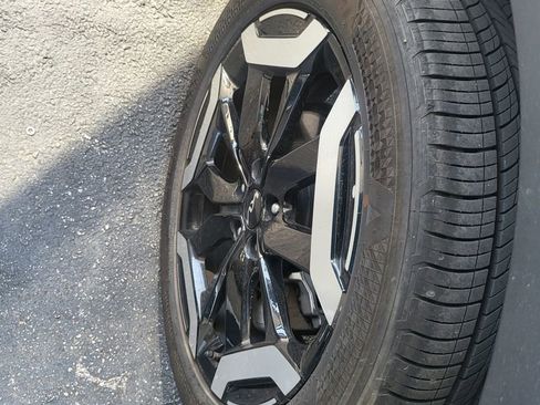 Used 2025 Kia Telluride S image 6