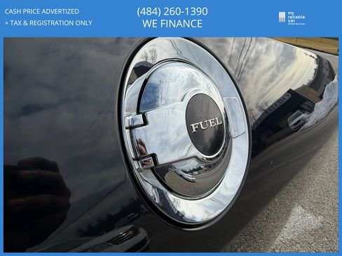 Used 2015 Dodge Challenger SXT image 23