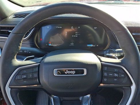 Used 2023 Jeep Grand Cherokee Altitude image 19