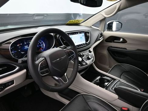Used 2023 Chrysler Pacifica Limited image 23