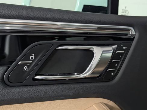 Certified 2025 Porsche Macan S image 26