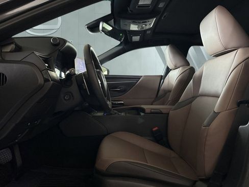 Certified 2025 Lexus ES 350 w/ Premium Package image 9