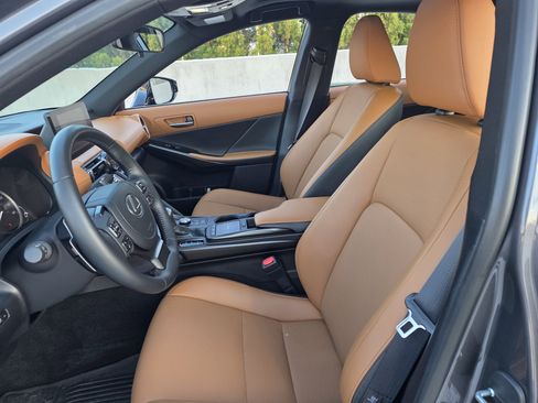 Used 2025 Lexus IS 350 F Sport image 11