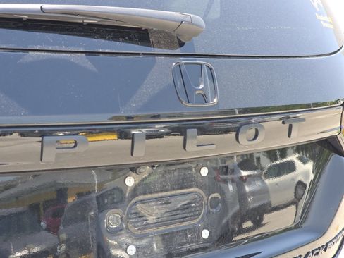 Used 2025 Honda Pilot Black Edition image 9