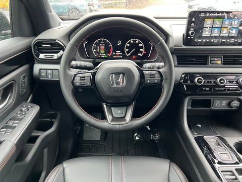New 2025 Honda Pilot TrailSport image 18