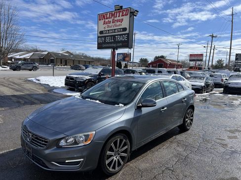 Used 2017 Volvo S60 T5 Inscription image 1