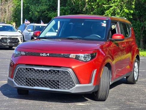 Used 2025 Kia Soul LX w/ LX Technology Package FWD image 5