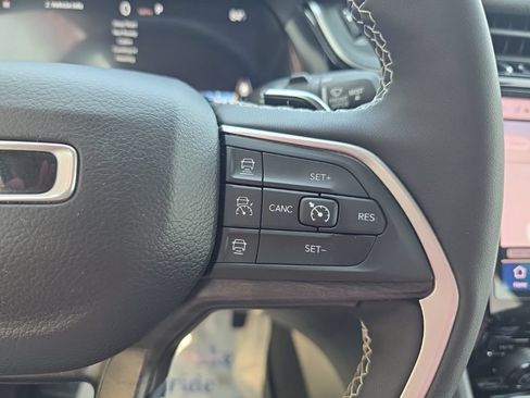 Used 2024 Jeep Grand Cherokee Limited w/ Luxury Tech Group II AWD/4WD image 22
