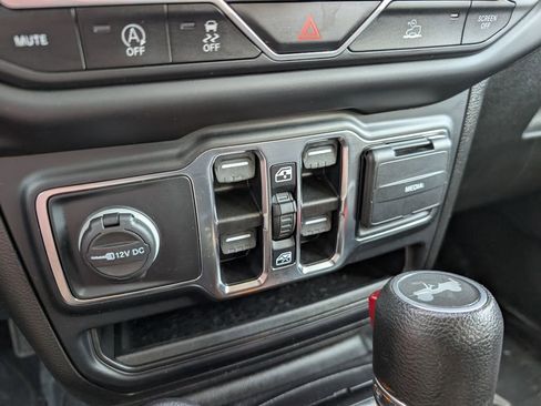 Used 2023 Jeep Wrangler Sahara image 31