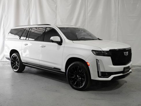 Used 2022 Cadillac Escalade ESV Sport Platinum w/ LPO, ONYX Package AWD/4WD image 8