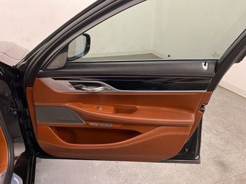 Used 2018 BMW 750i xDrive image 28
