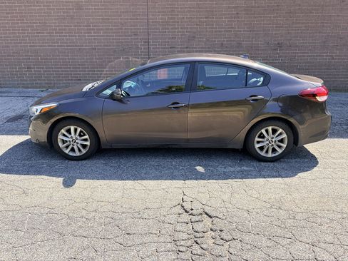 Used 2017 Kia Forte LX w/ LX Popular Package FWD image 2