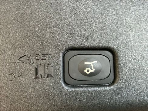 Used 2025 Lincoln Nautilus Premier AWD/4WD image 21