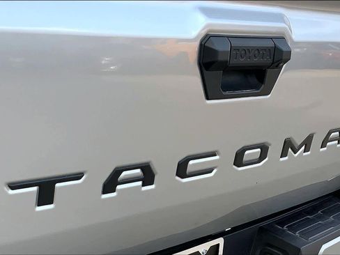 Used 2024 Toyota Tacoma TRD Sport image 30