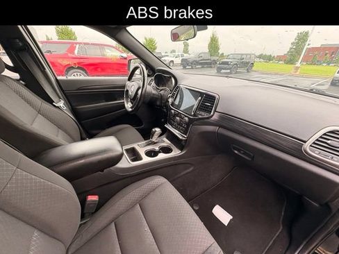 Used 2021 Jeep Grand Cherokee Laredo AWD/4WD image 17