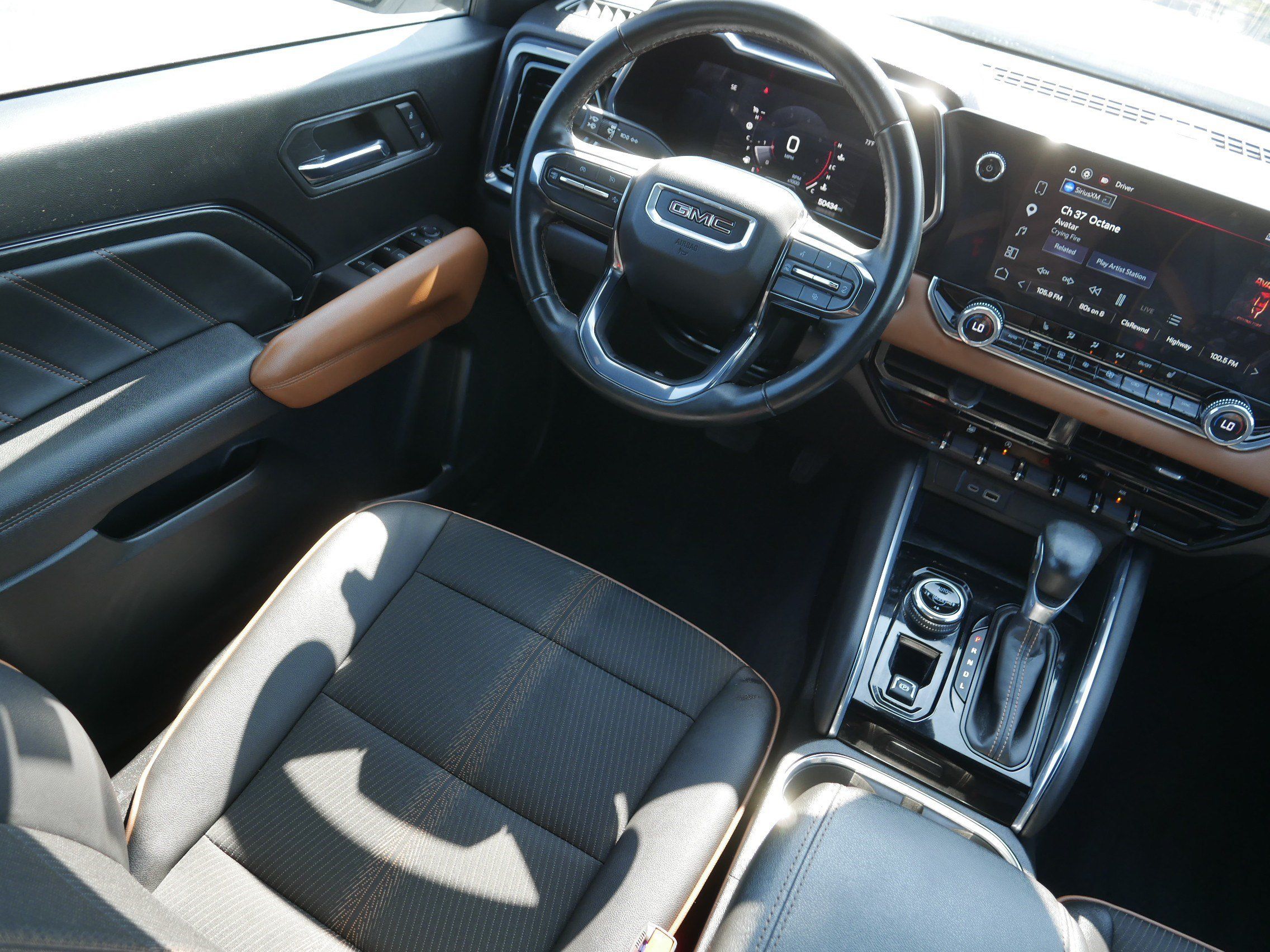 Used 2023 GMC Canyon AT4 w/ Technology Package AWD/4WD image 9