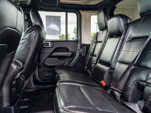 Used 2020 Jeep Wrangler Unlimited Sahara AWD/4WD image 18