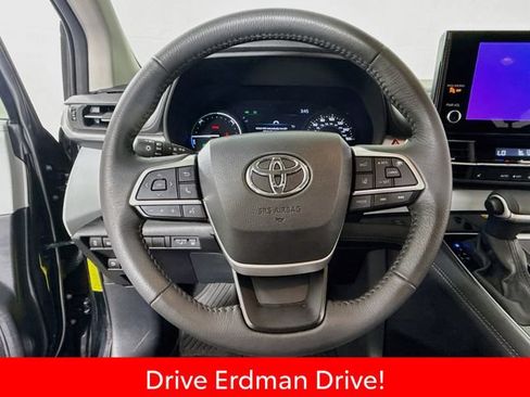 Certified 2025 Toyota Sienna XLE FWD image 11