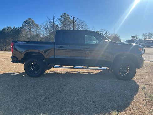 Used 2019 Chevrolet Silverado 1500 Custom Trail Boss w/ Custom Convenience Package image 8