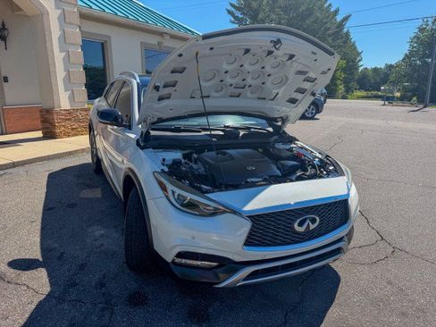 Used 2018 INFINITI QX30 Premium w/ Navigation Package AWD/4WD image 19