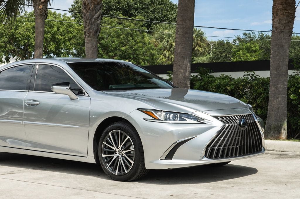 Used 2025 Lexus ES 300h w/ Premium Package FWD image 11