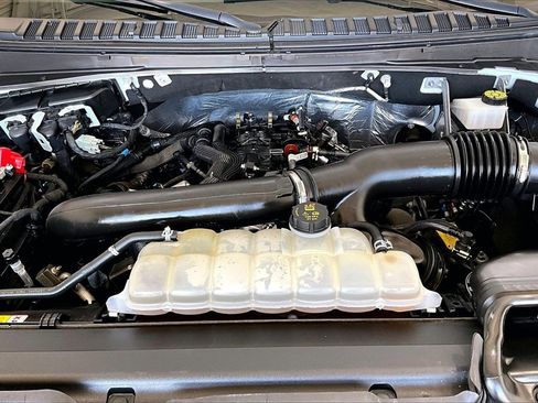 Certified 2023 Ford Expedition XLT image 9