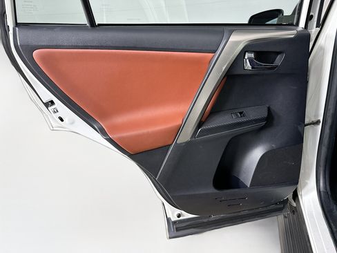 Used 2014 Toyota RAV4 Limited image 28