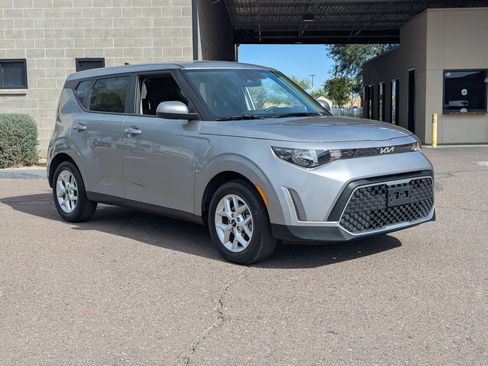 Certified 2025 Kia Soul S image 33