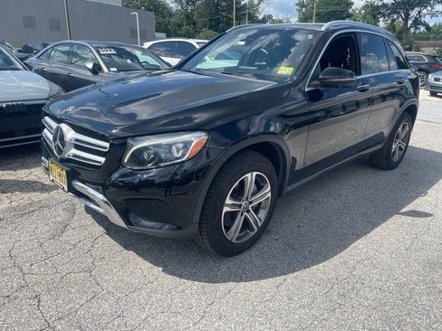 Used 2019 Mercedes-Benz GLC 300 4MATIC image 3
