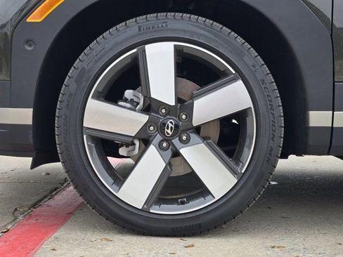 Used 2025 Hyundai Santa Fe Limited image 11