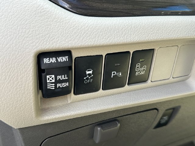 Used 2015 Toyota Sienna XLE Premium FWD image 22