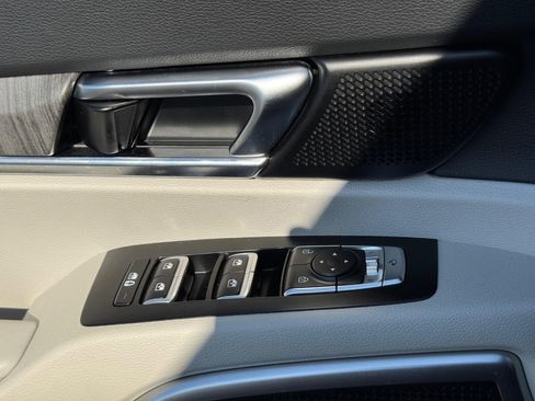 Used 2024 Kia Telluride EX w/ EX Captain's Chair Package image 26