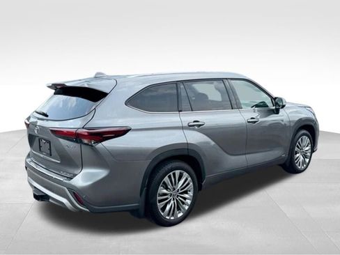 Certified 2026 Toyota Highlander Platinum AWD/4WD image 7