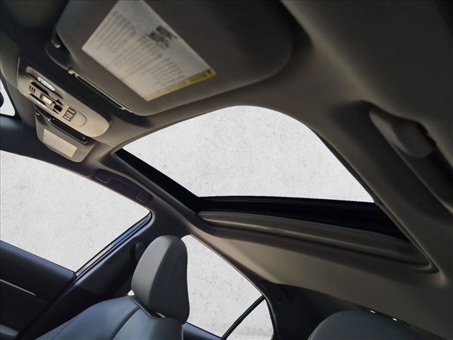Used 2024 Toyota Camry SE w/ Cold Weather Package FWD image 15