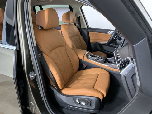 Used 2024 BMW X7 xDrive40i w/ Premium Package image 44