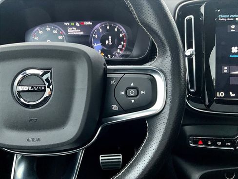Used 2021 Volvo XC40 T5 R-Design w/ Climate Package image 18