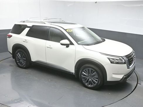 Used 2023 Nissan Pathfinder SL w/ SL Premium Package FWD image 42