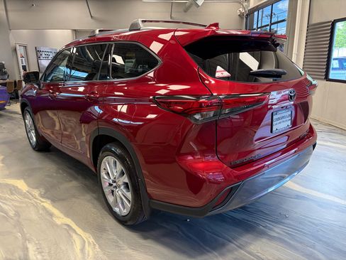 Used 2021 Toyota Highlander Limited AWD/4WD image 37