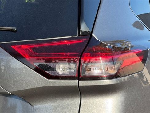 Used 2022 Nissan Rogue SL w/ SL Premium Package image 49