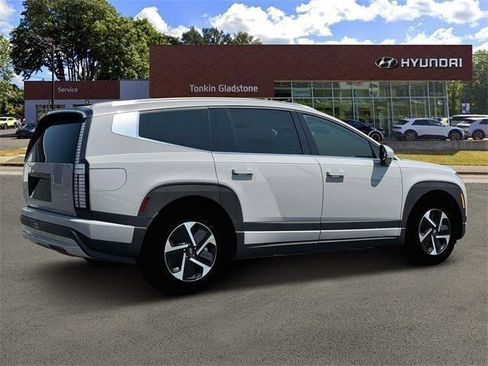 New 2026 Hyundai Ioniq 9 SE image 8