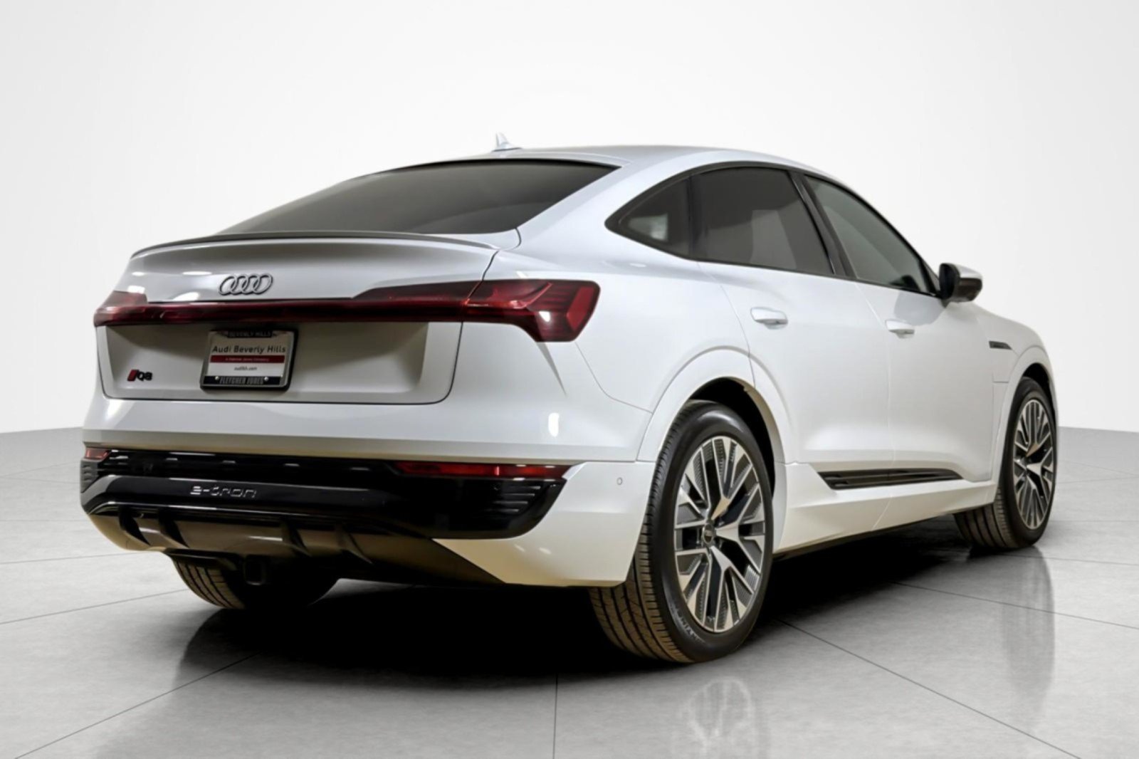 Used 2024 Audi Q8 e-tron Premium Plus AWD/4WD image 5