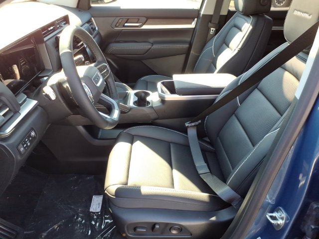New 2027 GMC Terrain Denali w/ LPO, Floor Liner Package AWD/4WD image 5
