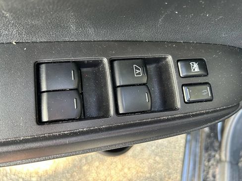 Used 2017 Nissan Versa SV FWD image 15
