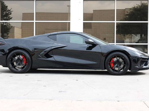 Used 2024 Chevrolet Corvette Stingray Preferred Cpe w/ Z51 Performance Package RWD image 8