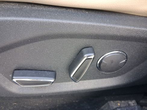 Used 2019 Ford Edge Titanium FWD image 19