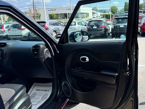 Used 2018 Kia Soul ! w/ Tech Package FWD image 32