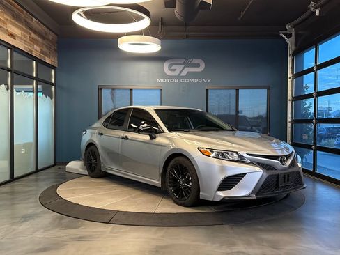 Used 2020 Toyota Camry SE AWD/4WD image 1