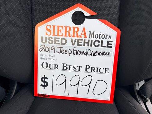 Used 2019 Jeep Grand Cherokee Laredo AWD/4WD image 10